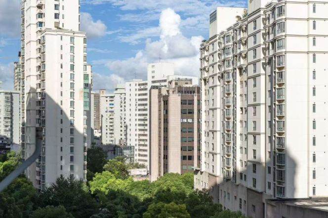 Great view 3Br with Balcony @ L1/9/11 Xujiahui 