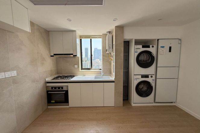 Elevator 2br Apt close to Changshu Road