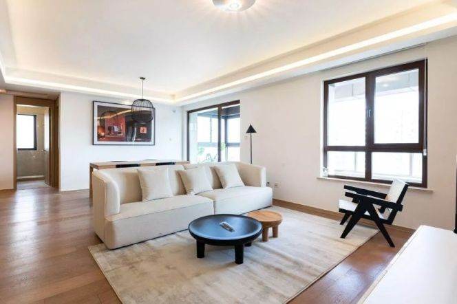 Modern 3brs with balcony and floor heating in Zhong Shan park 