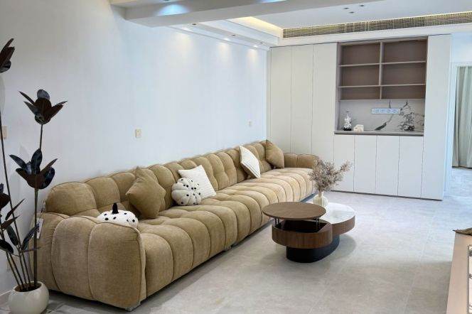 3 Brs, 2 Baths,Central ac, Newly renovated, High rise building, 160 sqm @ South Xizang metro L4&8