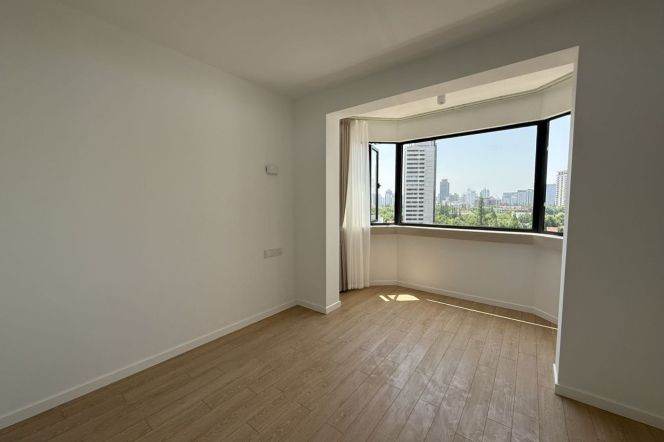 Elevator 2br Apt close to Changshu Road