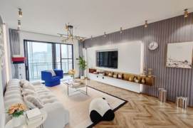 3 Brs, 2 Baths with Open Balcony/ Wall heating/Oven, 150 sqm @ Xiaonanmen station L9