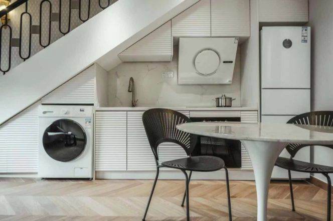 3 Brs, 2 Baths with Private terrace/Wall heating/Oven, 120 sqm @ West Nanjing metro L2