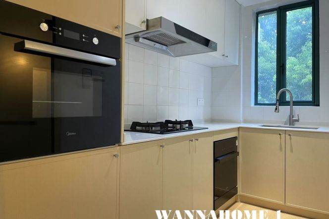 Spacious&Bright Elevator 2Bdrs 1Bath Apt+Huge Open Balcony/L14 Wu Ding Rd/Jing'an Temple