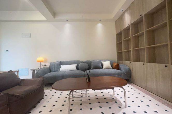 2 Brs, 2 Baths with Central ac/Dryer, 130 sqm @ Shanghai stadium L4