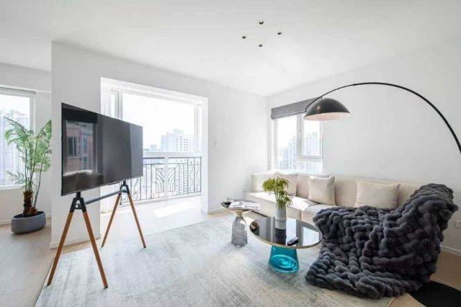 Modern douplex 3brsplus 1 with floor heating and balcony  belong to Lujiazui