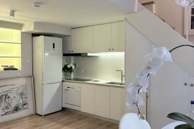  Historic 3br old apt with Yard nr Changshu Rd   Line 1/7   