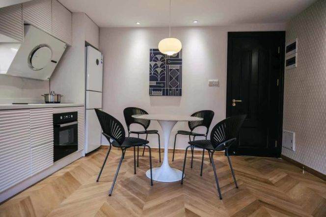 3 Brs, 2 Baths with Private terrace/Wall heating/Oven, 120 sqm @ West Nanjing metro L2