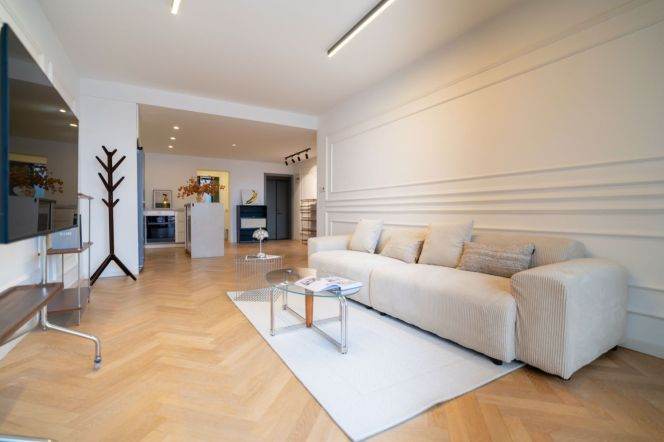 Modern 2+1BR High-Floor Apt w/Open Balcony on Fumin Rd