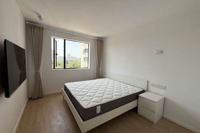 Elevator 2br Apt close to Changshu Road