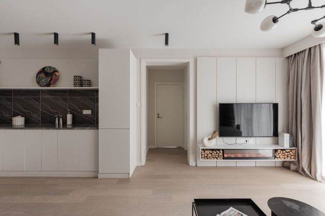 High-Floor 2BR with Balcony | Jing’an Temple Area| 17,500 RMB/Month