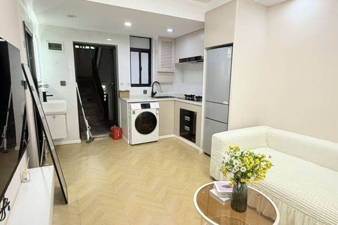 Jiangsu rd/cozy 1br 1lr/bright room/great value/NR zhongshan park@L11/2