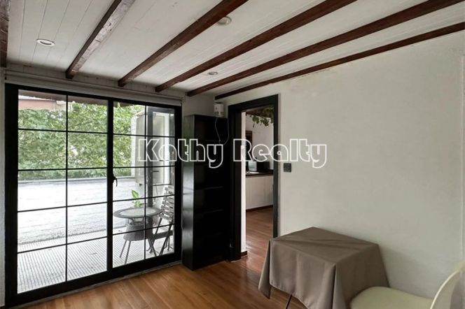 Beautiful 3BR 2Baths APT Balcony nr Wuyuan Rd 12k