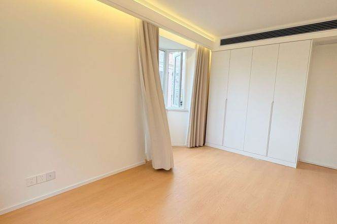 Brand new 2brs and Zhongshan park M2/3/4