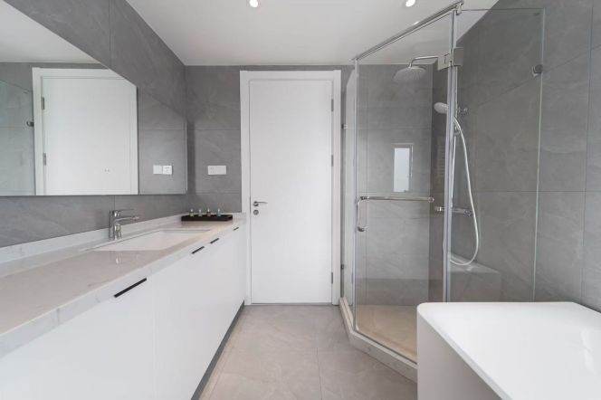 Great view 3Br with Balcony @ L1/9/11 Xujiahui 