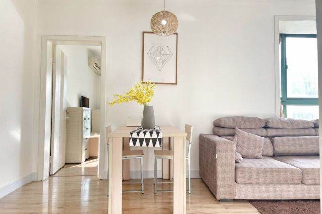 Renovated 2br apt close to weining station,Line 2