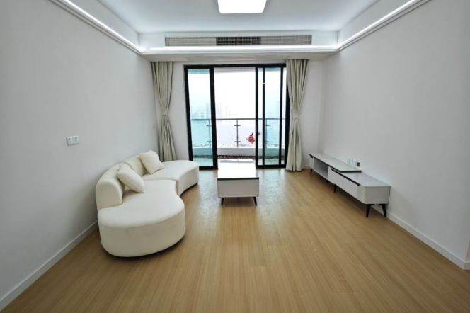 2 Brs with Open Balcony, Newly renovated, 100 sqm, High rise building @ Xujiahui station L1,9&11