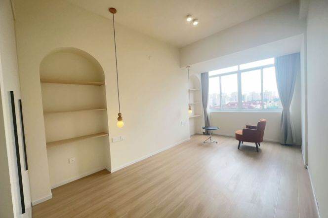 2 Brs, 2 Baths with Central ac/Dryer, 130 sqm @ Shanghai stadium L4