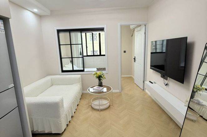 Jiangsu rd/cozy 1br 1lr/bright room/great value/NR zhongshan park@L11/2