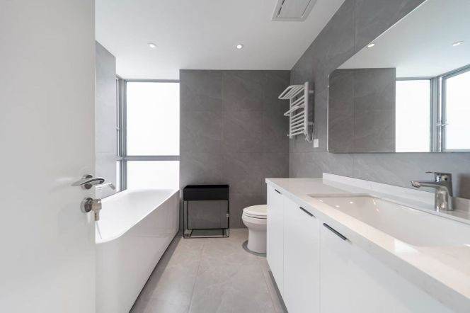 Great view 3Br with Balcony @ L1/9/11 Xujiahui 