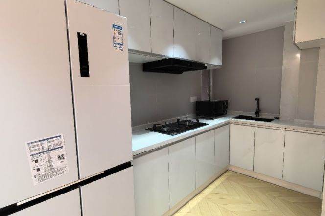 Freshly renovated 1br apt close to Beixinjing,Line 2
