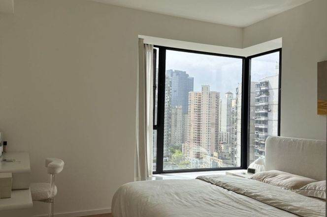 modern 3brs nice furniture floor heating nice view near line 7 and Jing an temple 