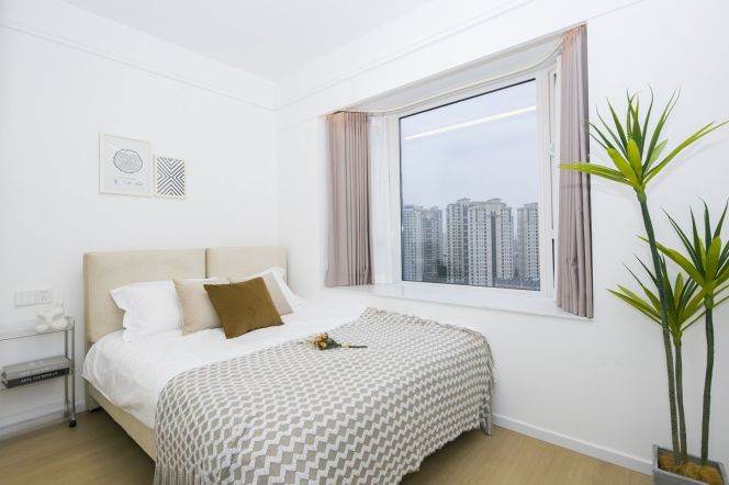 Kaixuan Garden — High-Floor 3BR Near Xujiahui — 19,000 RMB