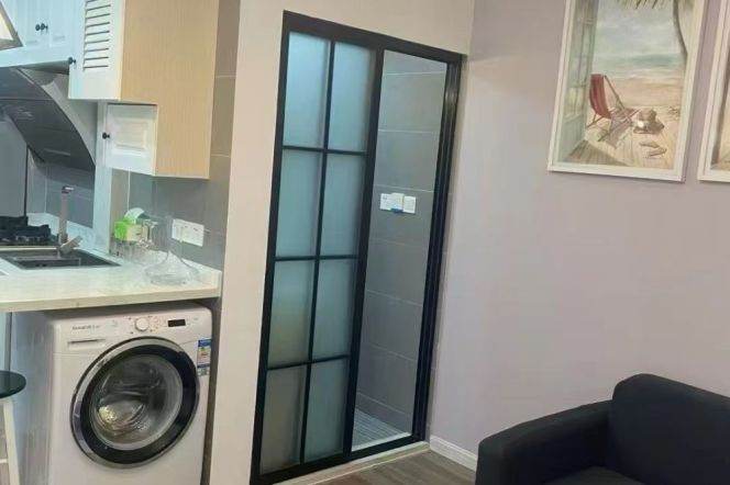 West Yan'An rd station one bedroom