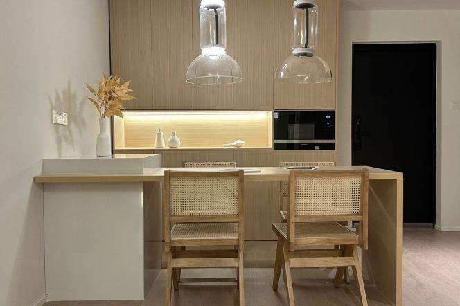 Zhehai Apartment — Executive 2BR with South-Facing Views — 18,800 RMB