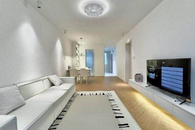 Big Yard one bedroom Apt+Floor heating+central AC+dryer+oven @ Zhongshan Park