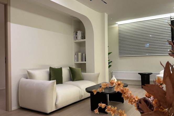 Zhehai Apartment — Executive 2BR with South-Facing Views — 18,800 RMB