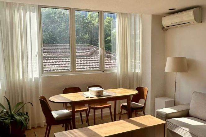 1Bedroom loft in Lane house near Jiangsu road 
