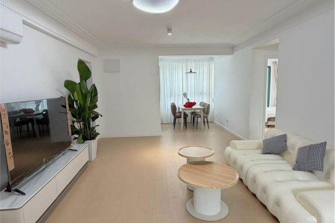 Songhong rd/modern 2br 2lr+open balcony/103 sqm/bright rooom,@L2