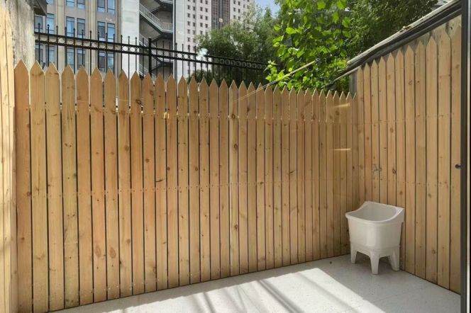 1br-Yard – 3 minutes to Line 2/11 – Jiangsu Road