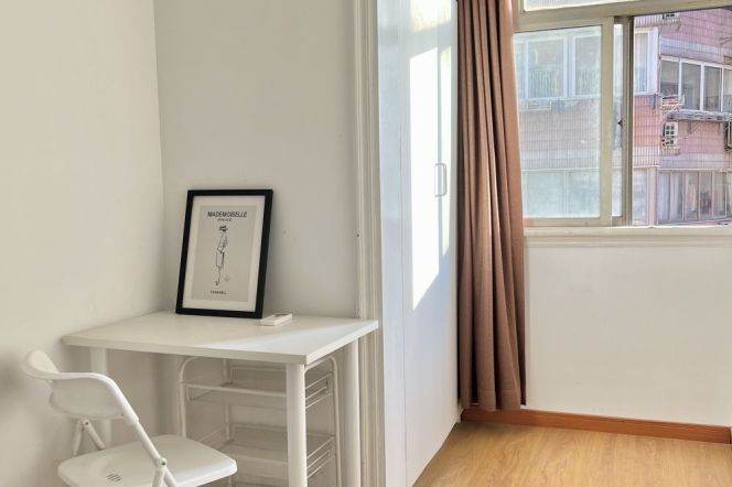 bright room near Zhongshan park, close to SJTU, long/short term accepted 