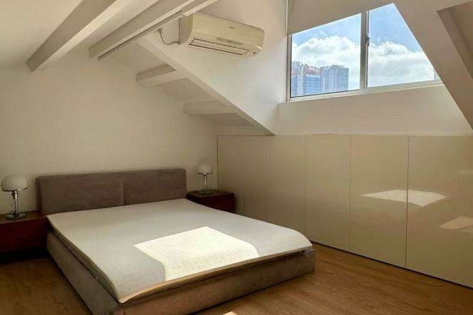 1Bedroom loft in Lane house near Jiangsu road 