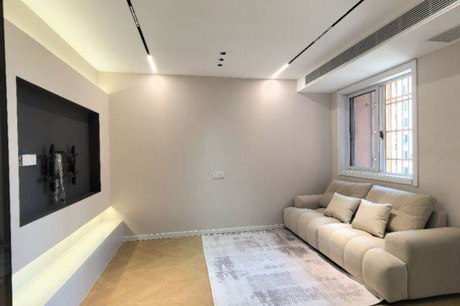 Freshly renovated 1br apt close to Beixinjing,Line 2