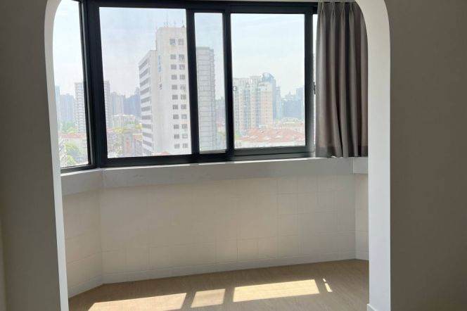 Awesome View+Spacious&Bright 3Bdrs 1Bath Apt+L2/11 Jiang Su Rd+Suzhou Creek+Zhong Shan Park