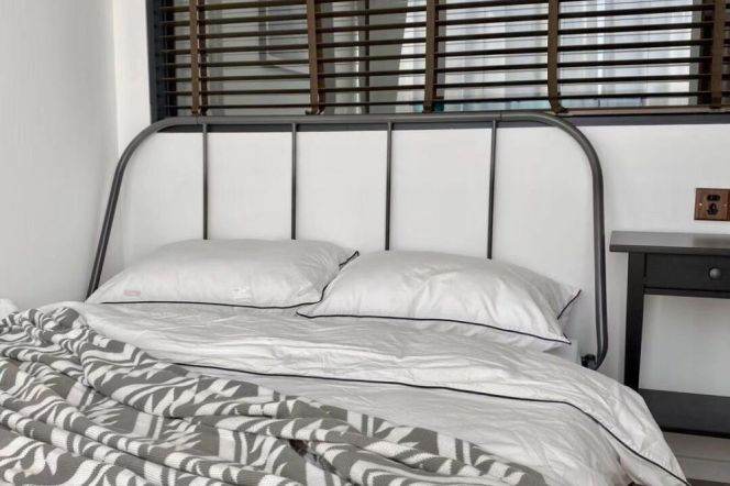 Jing'an North | Modern 1BR on Nanshan Road — 7,600 RMB