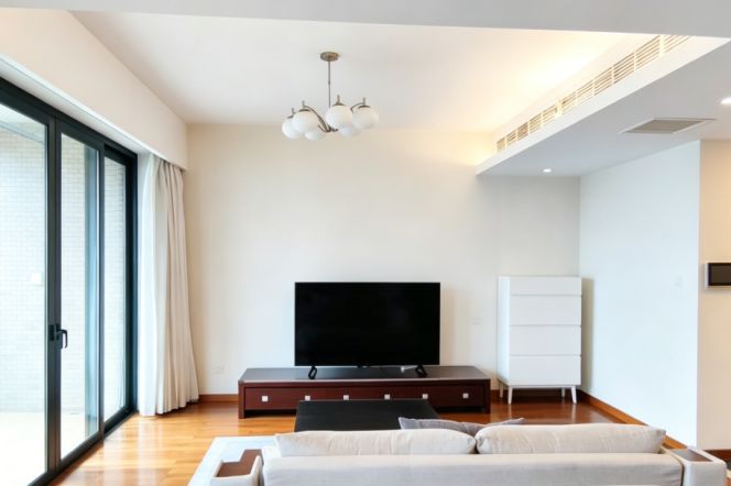 Tianshan Rd. High-quality Compound big living room and balcony 