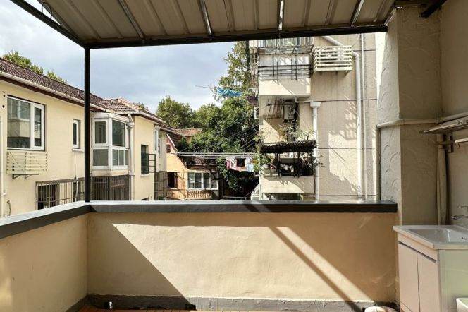 1+1 Rooms with Private terrace, 85 sqm @ Jiangsu rd station L2&11