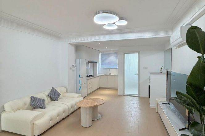 Songhong rd/modern 2br 2lr+open balcony/103 sqm/bright rooom,@L2