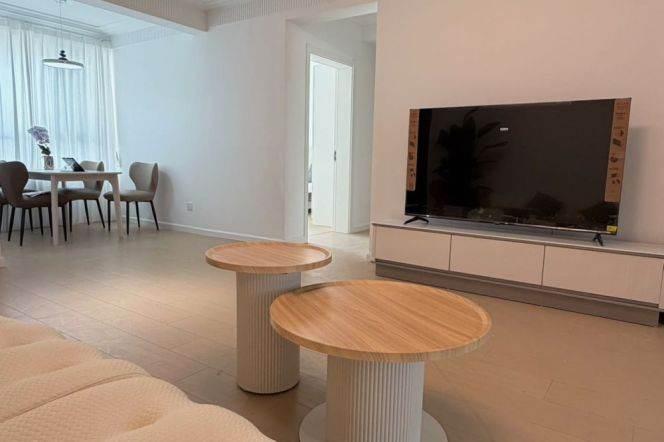 Songhong rd/modern 2br 2lr+open balcony/103 sqm/bright rooom,@L2