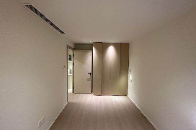 Zhehai Apartment — Executive 2BR with South-Facing Views — 18,800 RMB