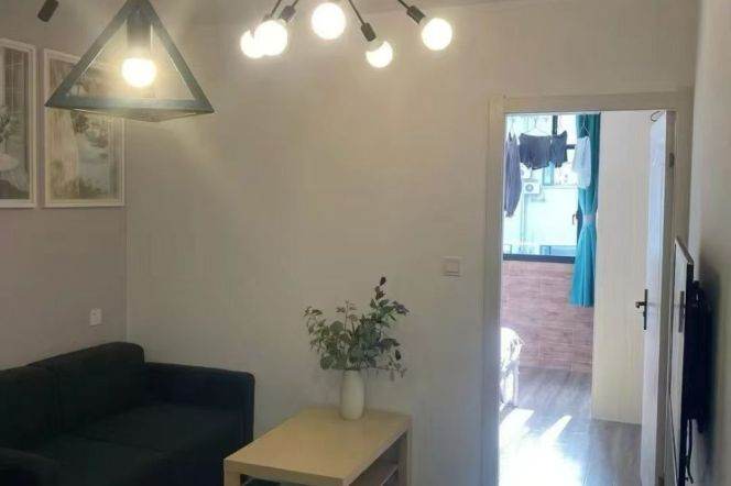 West Yan'An rd station one bedroom