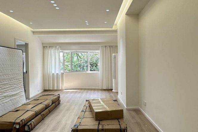 1+1 Rooms with Private terrace, 85 sqm @ Jiangsu rd station L2&11