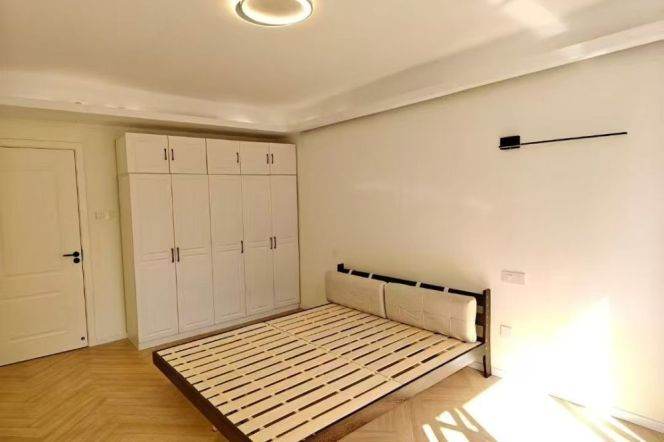 Shared Room -Bright -Clean -Quiet room @ Anyuan Road -line 7/13 Changshou Road 