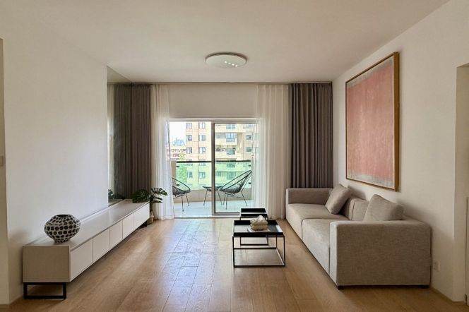 Ambassy Court — Luxury 2+1 BR with Club Access — 31,000 RMB