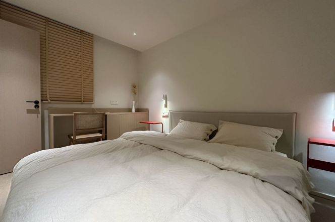 Zhehai Apartment — Executive 2BR with South-Facing Views — 18,800 RMB