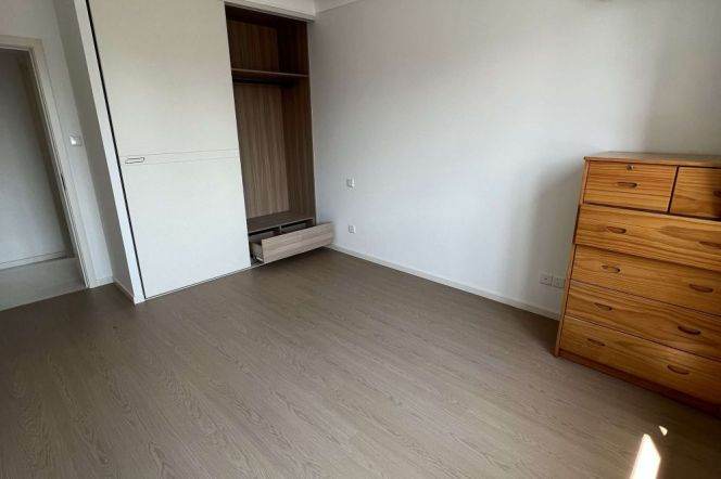 Awesome View+Spacious&Bright 3Bdrs 1Bath Apt+L2/11 Jiang Su Rd+Suzhou Creek+Zhong Shan Park